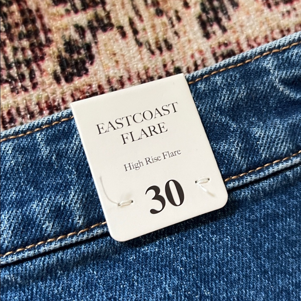 Rolla’s Eastcoast Flare in Charlotte Jeans - Picture 5 of 5